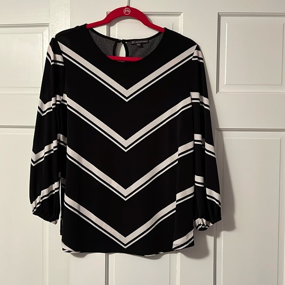 Adrianna Papell Tops - EUC Adrianna Papell top sz L